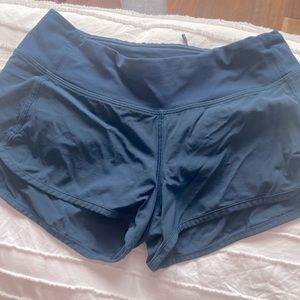 Lululemon Speed Up Mid-Rise Lined short 2.5